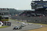 Bentleys_lead_the_way_off_the_start_line